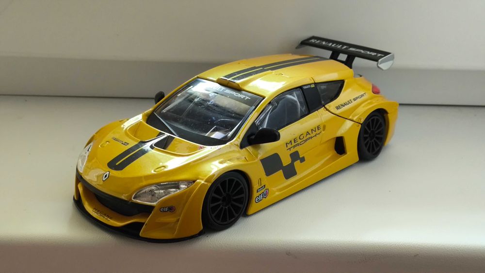 Модель, машинка Renault Megane Trophy 1.24 Bburago