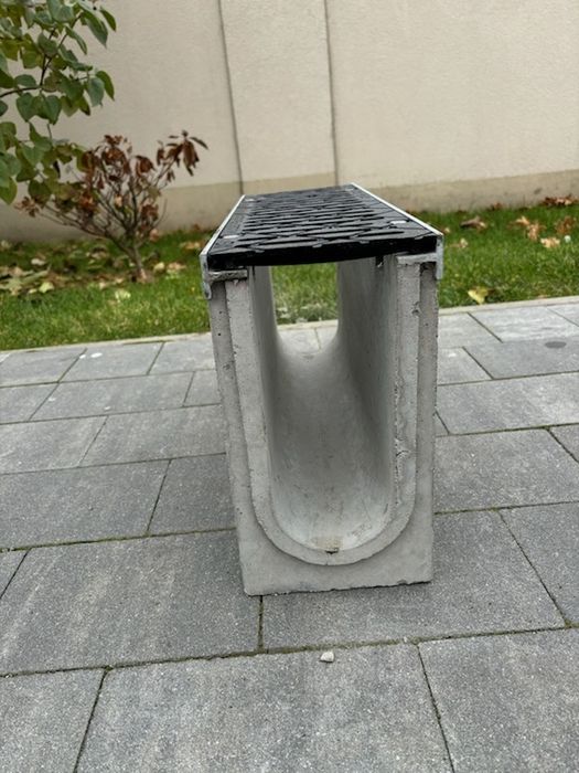 Korytka odwodnieniowe  betonowe