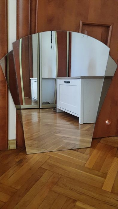 Lustro w nieregularnym kształcie