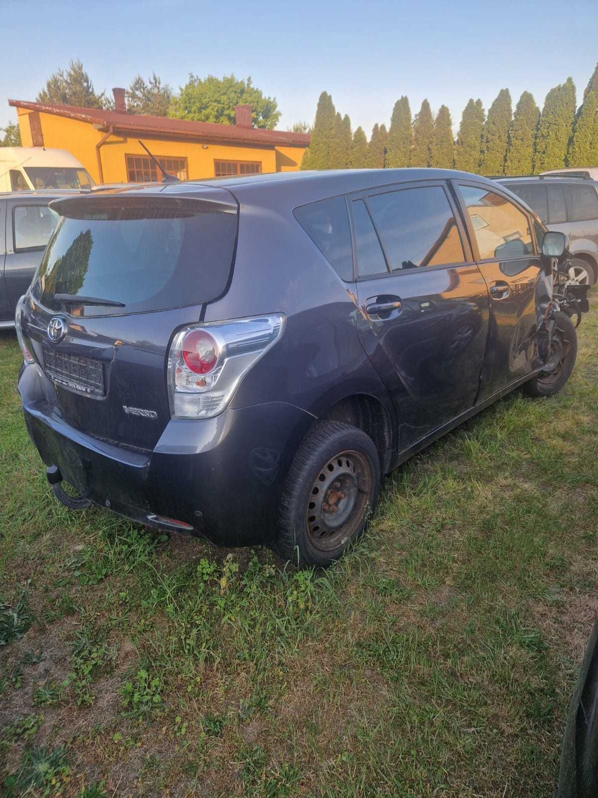 Toyota Verso 1.8 benzyna 147ps Navi pdc import z Niemiec