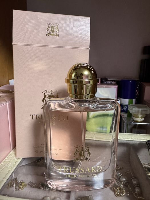Туалетна вода а Trussardi Delicate rose та Jimmy Choo