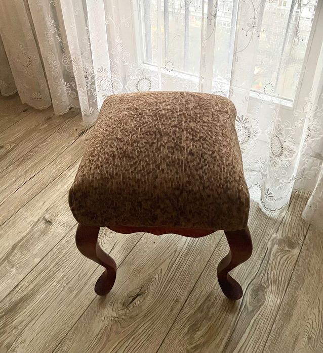 taboret stołek tapicerowany ludwikowski