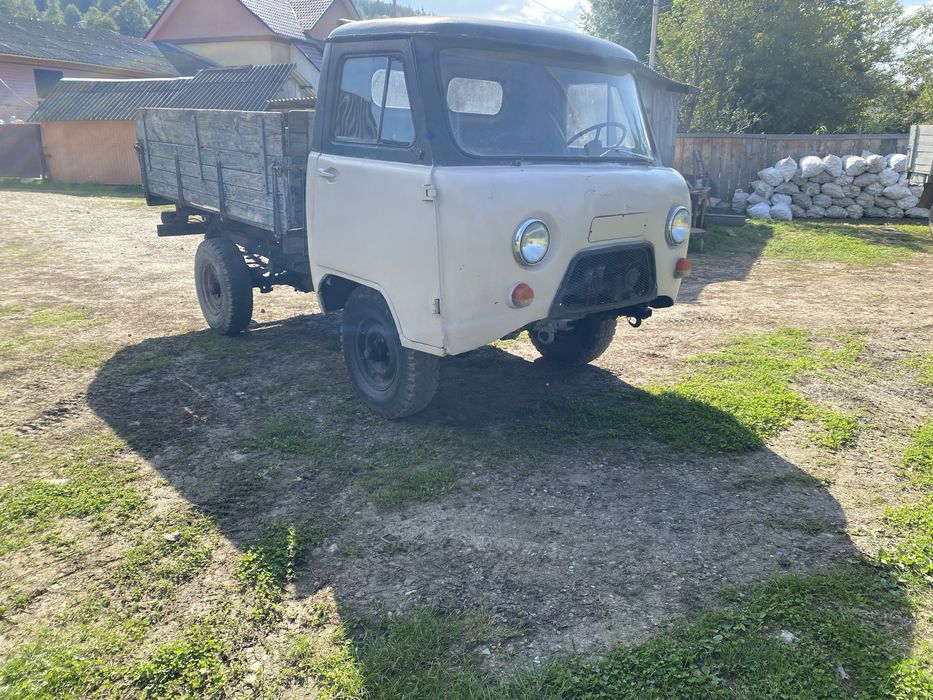 Уаз бортовий 3303.