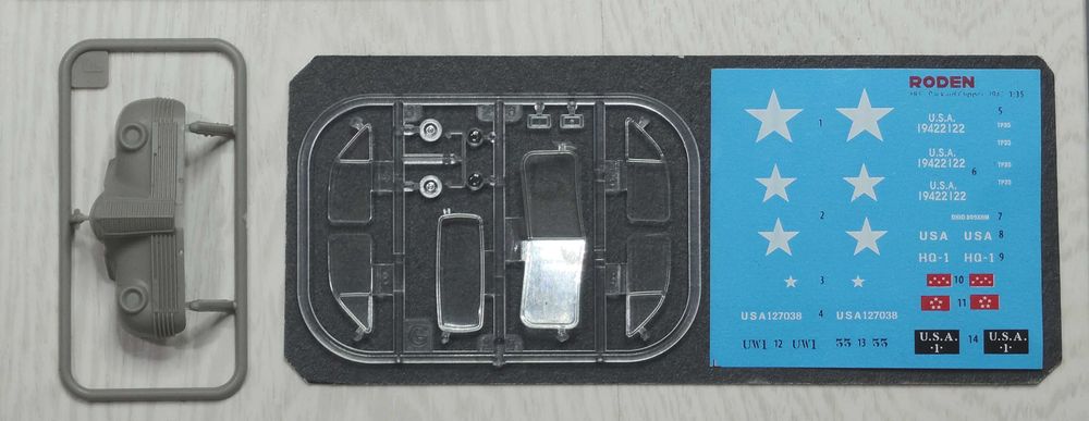 Сборная пластиковая модель автомобиля Packard Clipper (1:35)