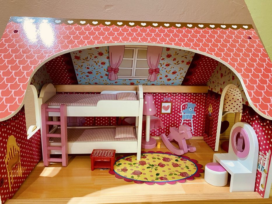 Domek dla lalek drewniany