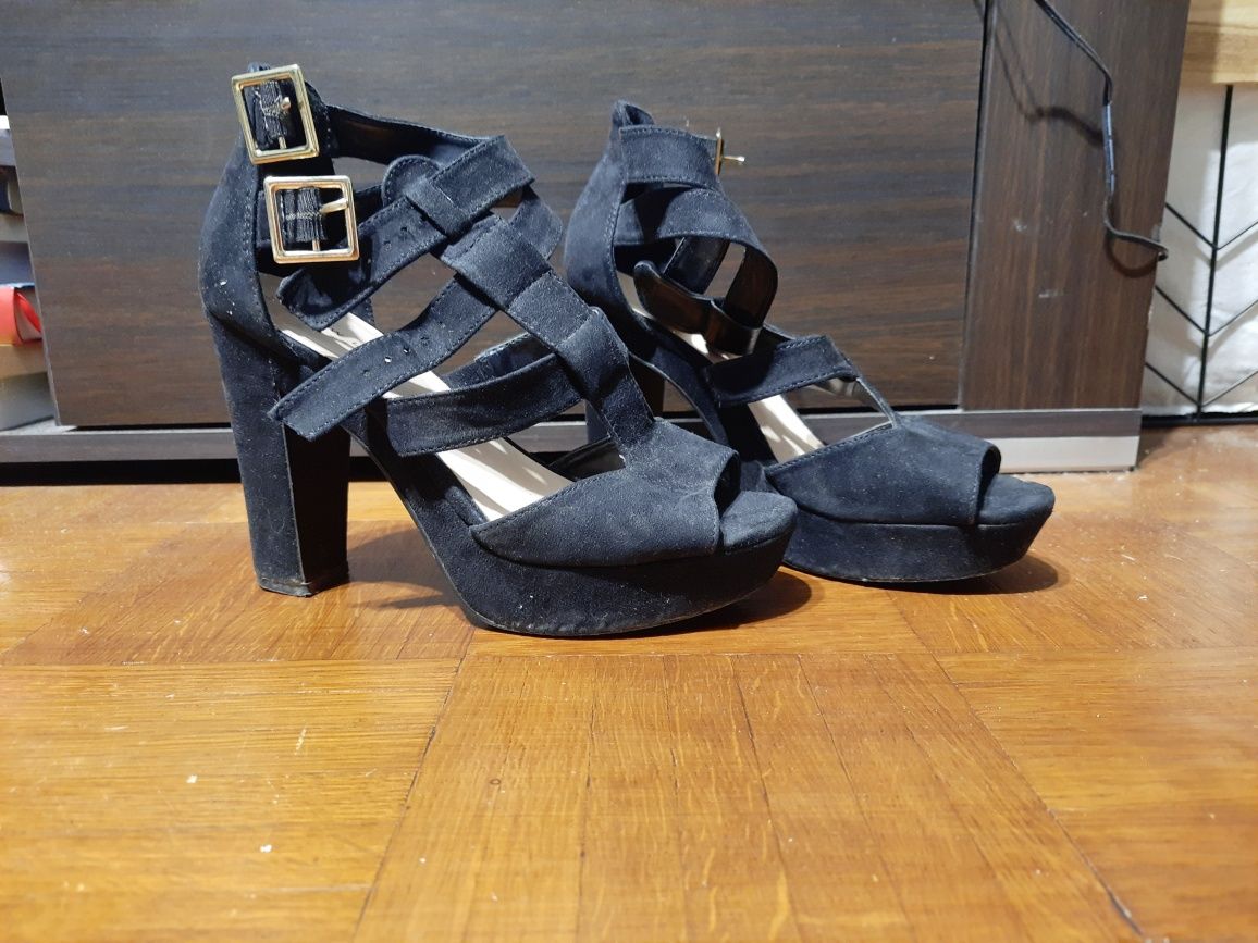 Buty na slupku i platformie New Look 38