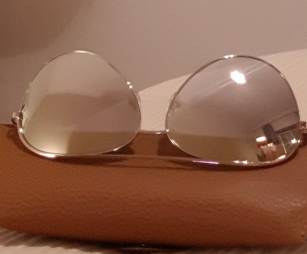 Óculos espelhados GUESS