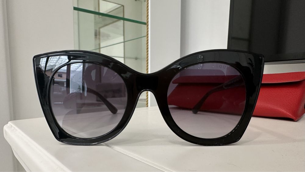 Очки Guess, солнцезащитные, классические