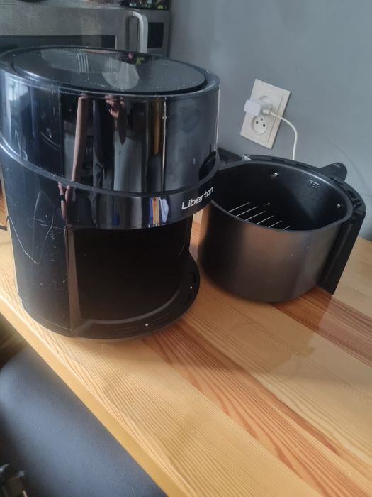 Мультипіч аерофритюрниця Liberton LAF-3200 на 4.5 літри