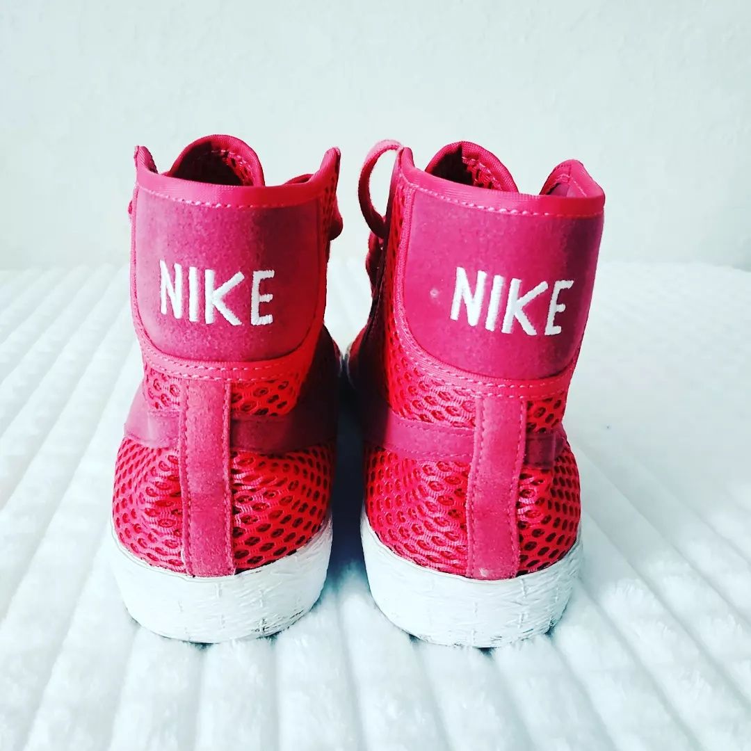 Жіночі високі кеди/кросівки Nike з перфорацією