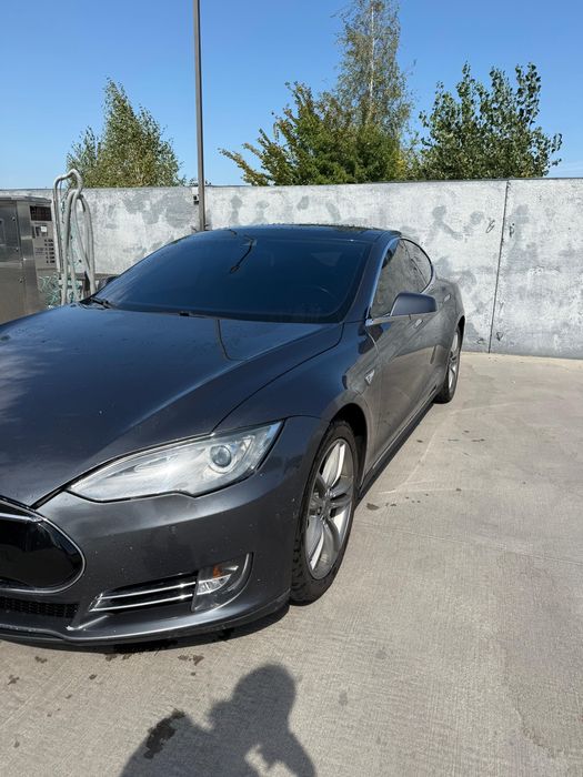 Продамо автомобіль Tesla Model S P85kWt