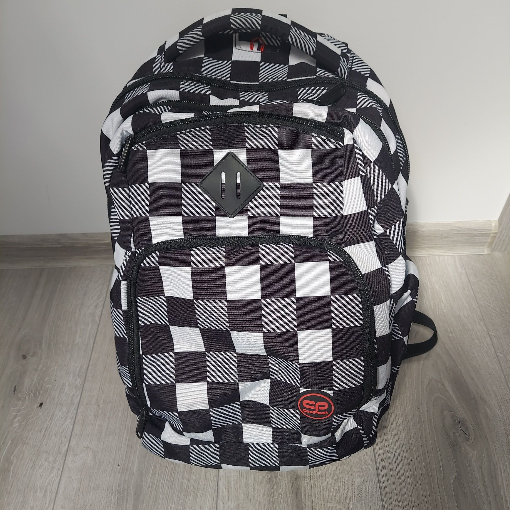 Plecak coolpack czarno biała kratka
