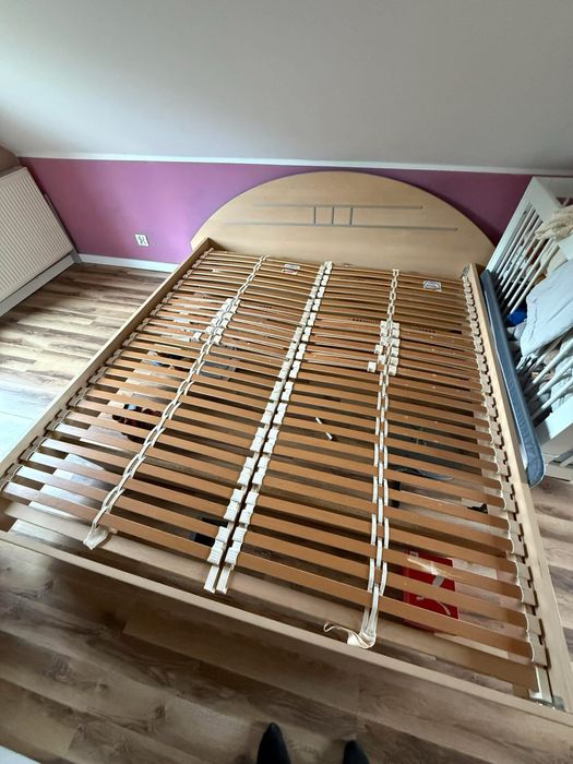 Łóżko ze stelażem 180x200