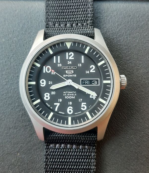 Seiko 5 Sport Automático 23 Rubis