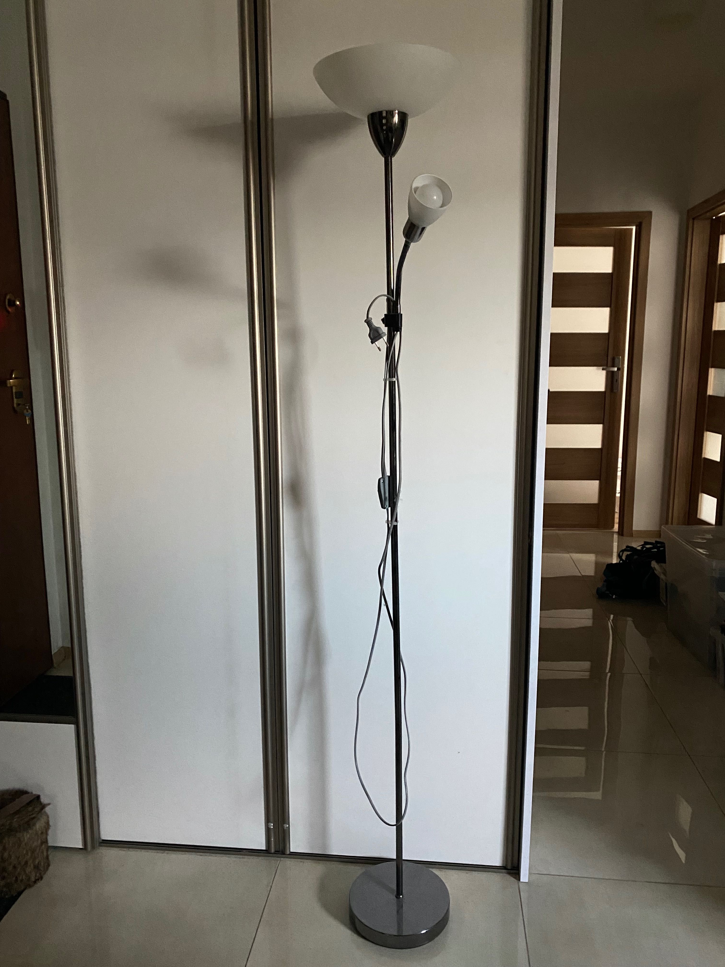 Lampa podłogowa metalowa