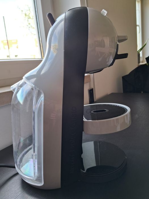 Cafeteira Nescafé doce gusto