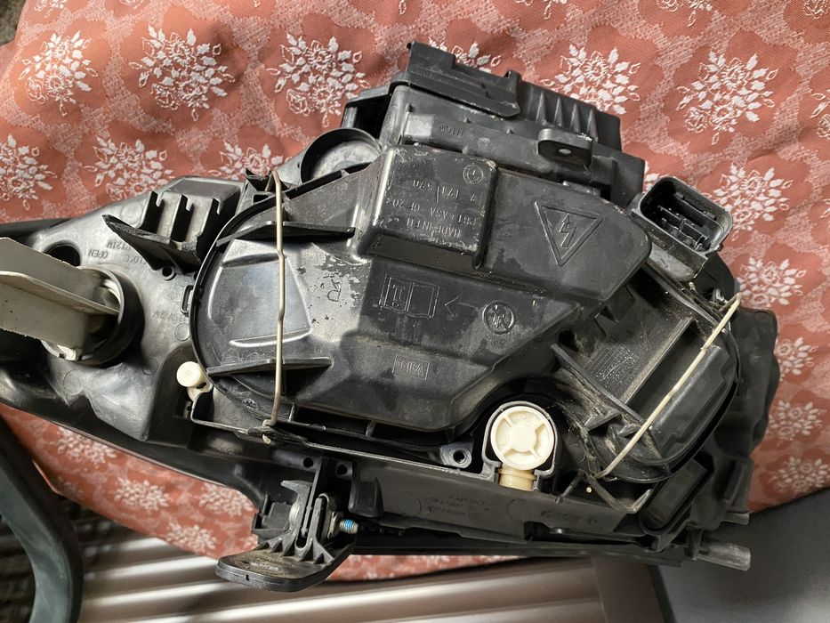 Lampa Biksenon prawy bmw e87 lift