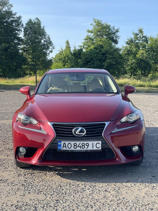 Продаю Lexus is 250