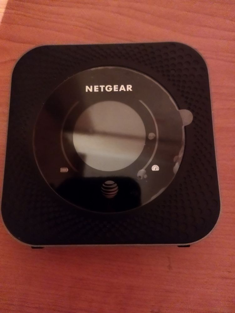 Wi-Fi роутер Netgear Nighthawk M1‎ MR1100