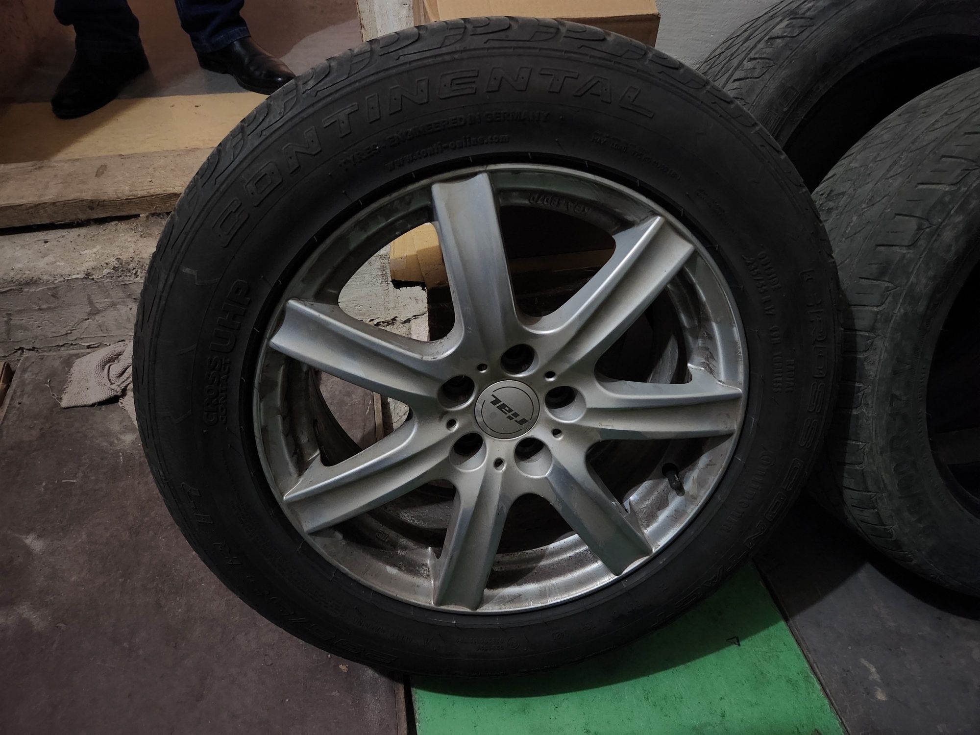 Комплект дисків  R17 5x112 235/55 R17 Continental CrossContact