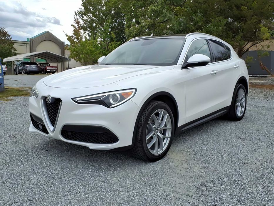 Alfa Romeo Stelvio      2018