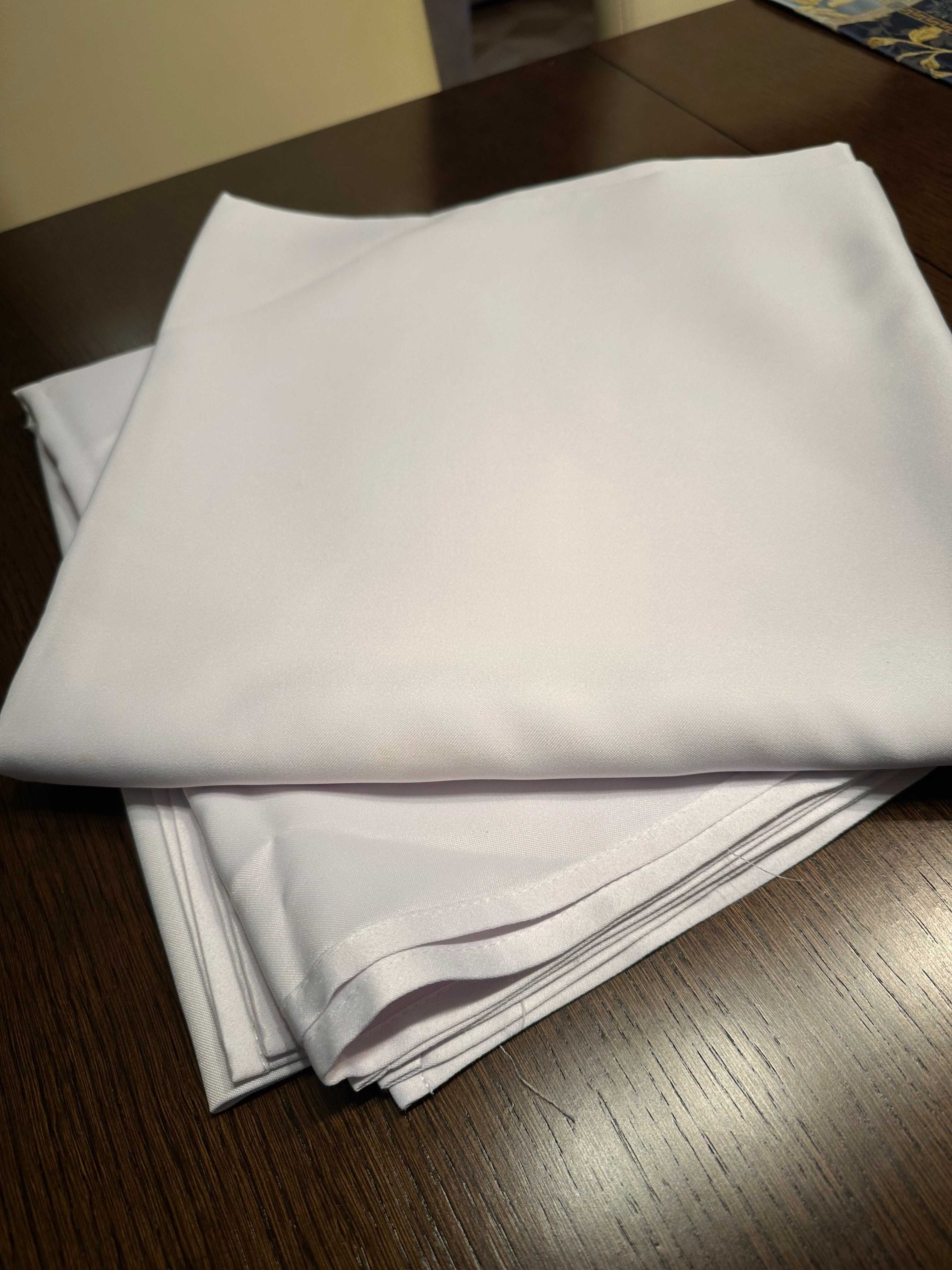 Obrusy białe 135x135 i nakładki na obrusy