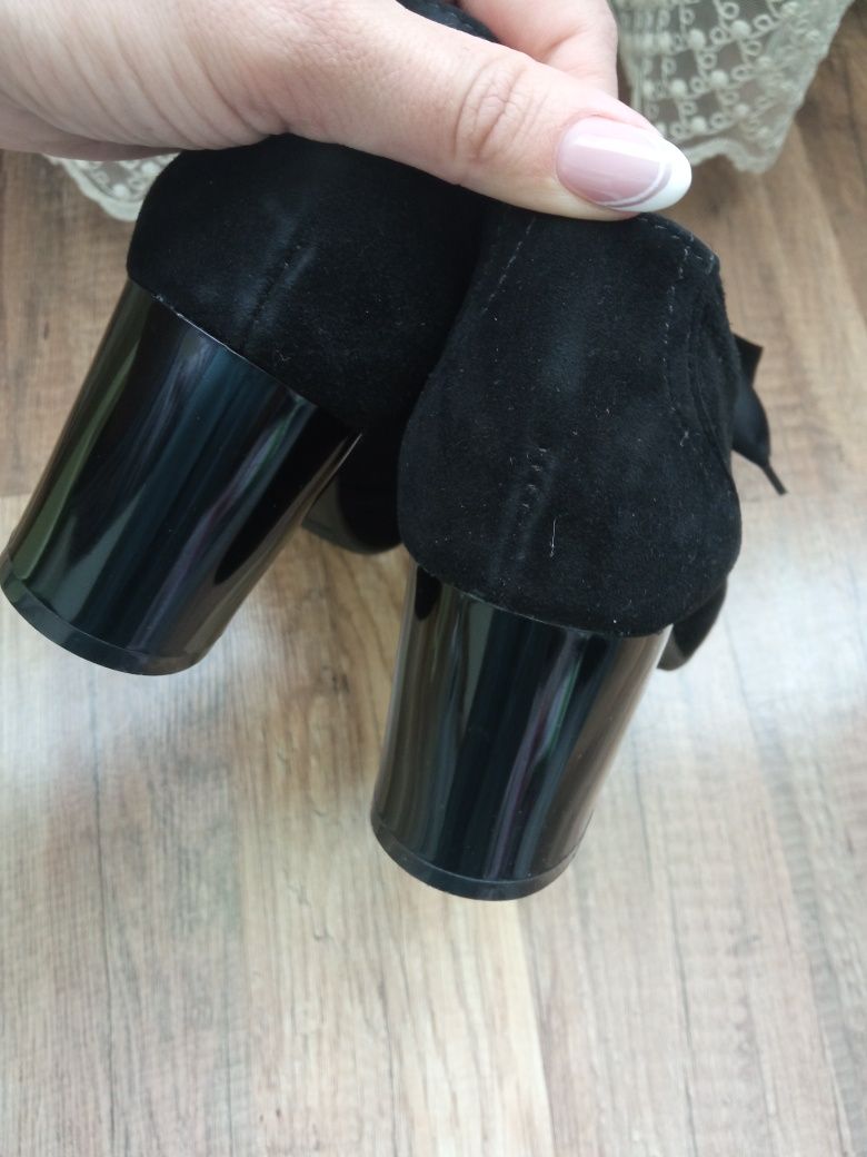Жіночі замшеві туфлі на шнурівці 37розмір