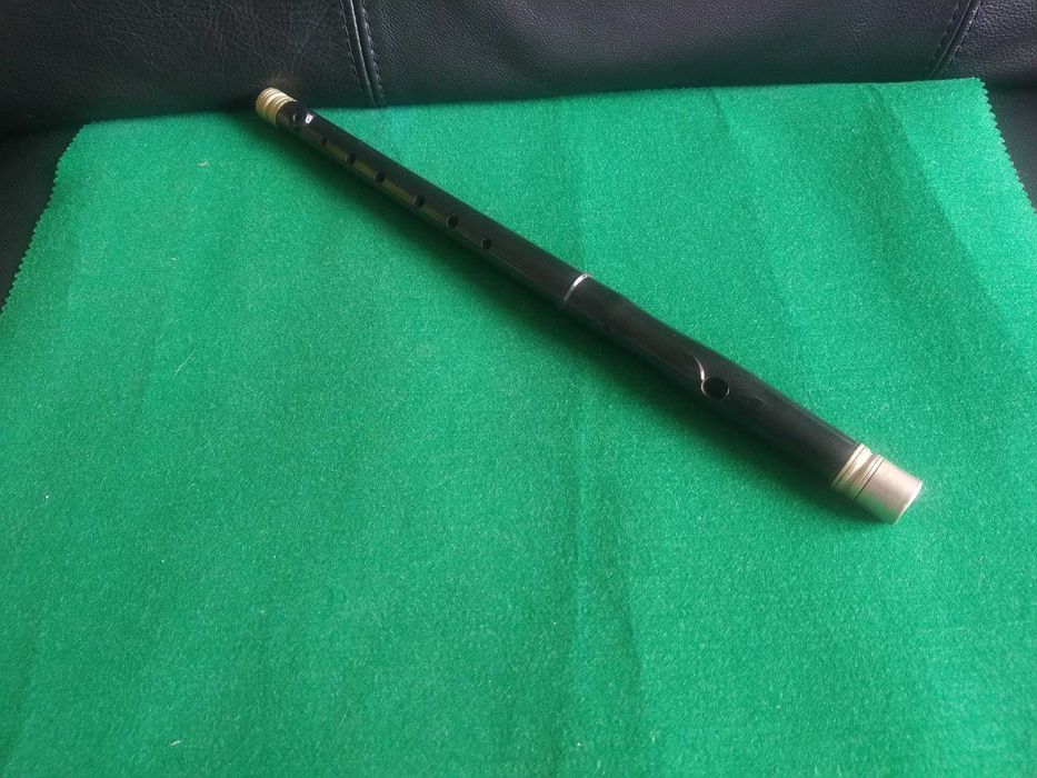 Antiga flauta transversal de marcha, ou de tambor