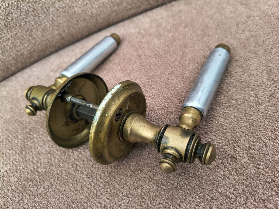 Piękna klamka drzwiowa zabytkowa mosiądz i stal nierdzewna