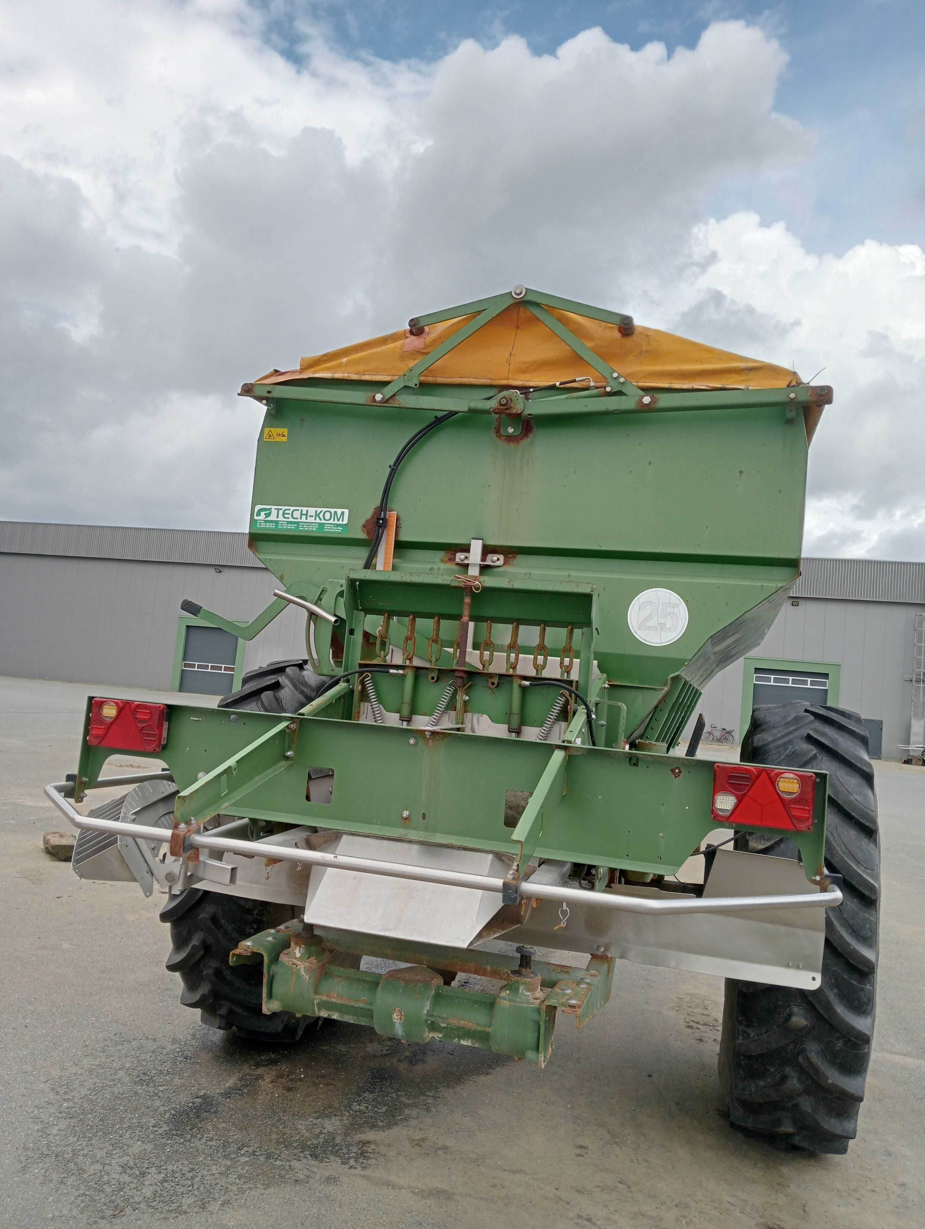 Rozsiewacz do nawozów Amazonen ZG-B 8200