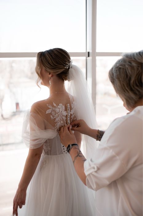 Весільна сукня Ідеальний стан Подарунки в комплекті