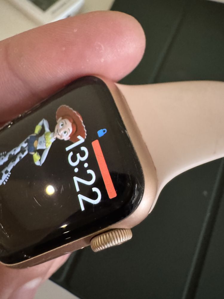 Apple watch series 4 rose gold