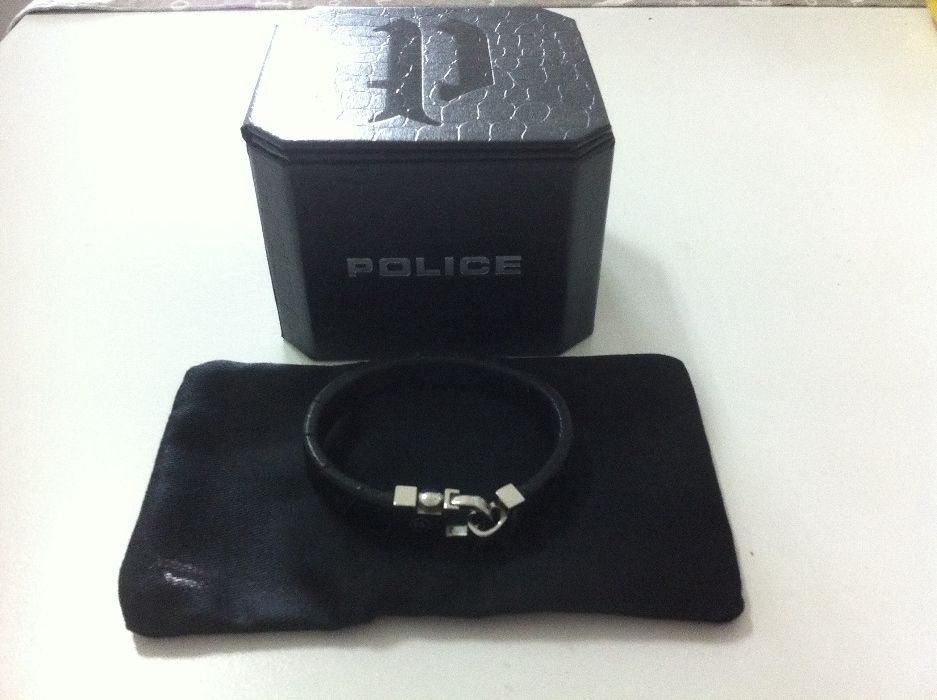 Pulseira Police, praticamente nova.