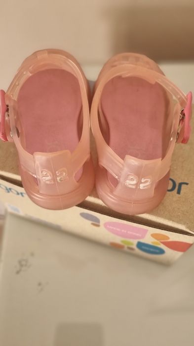 Sandálias rosa Igor