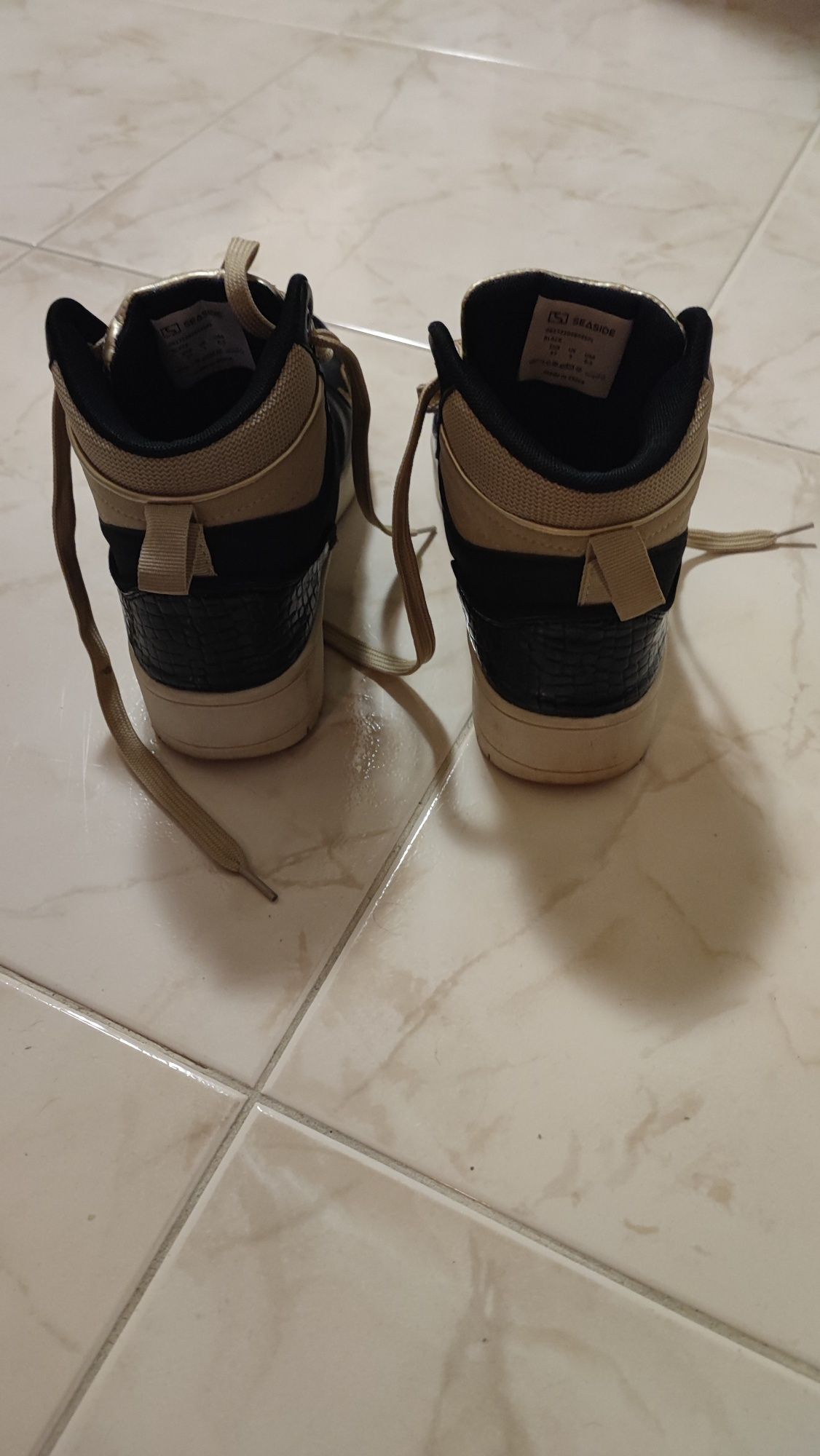 Sapatilhas tipo bota