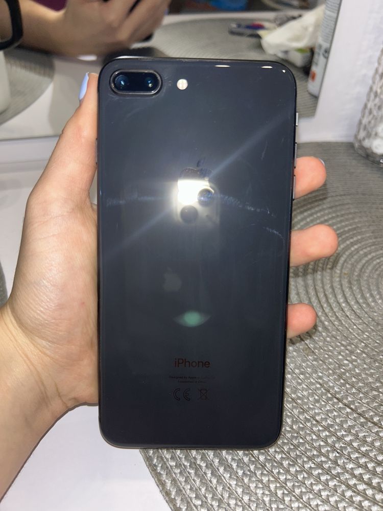 Telefon IPhone 8 Plus