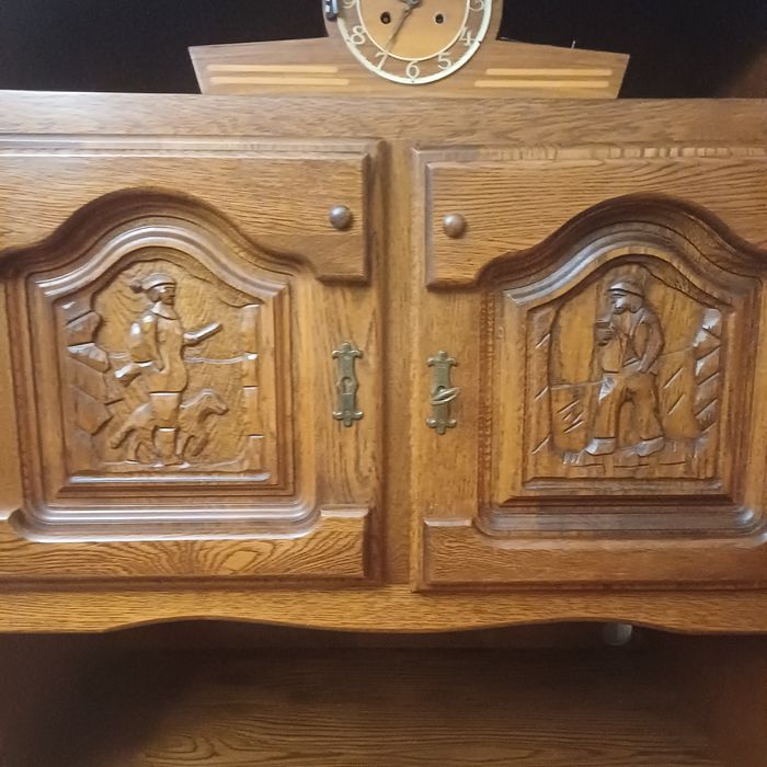 Sprzedam antyk szafę z drzewa