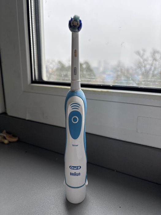 Oral B Braun електрична зубна щітка