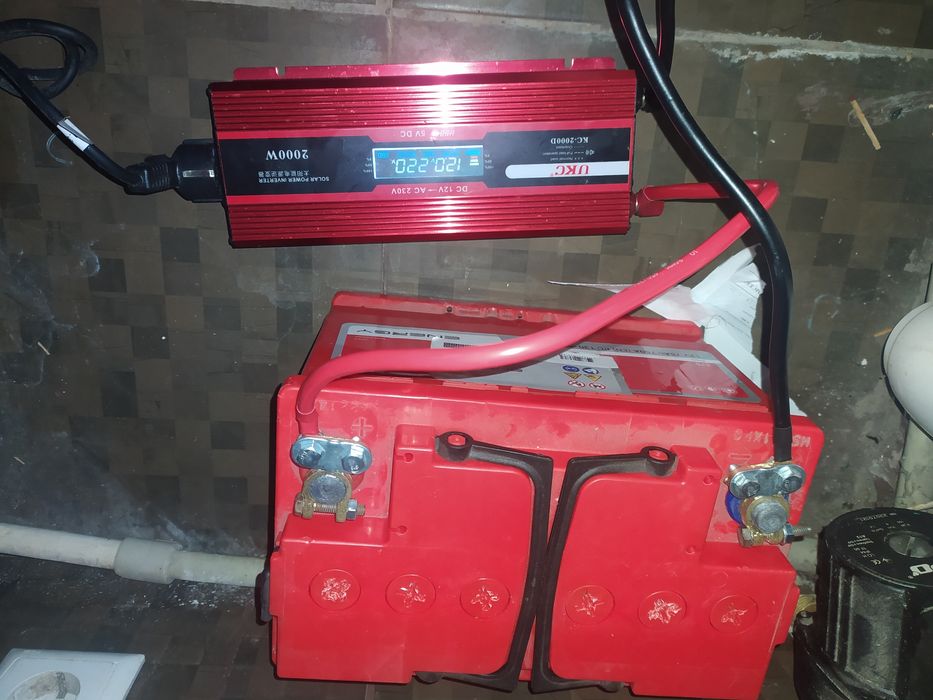 Продам інвертор12-220в, 2000 ват