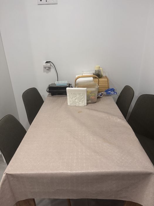 Mesa de Jantar 90x150 HAGE com 4 cadeiras