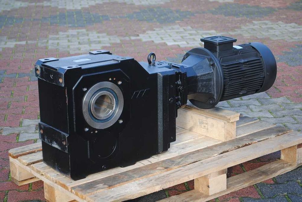 Motoreduktor kątowy 9.2kw. 9,4obr./min. WATT KUA110CIAK132ZR