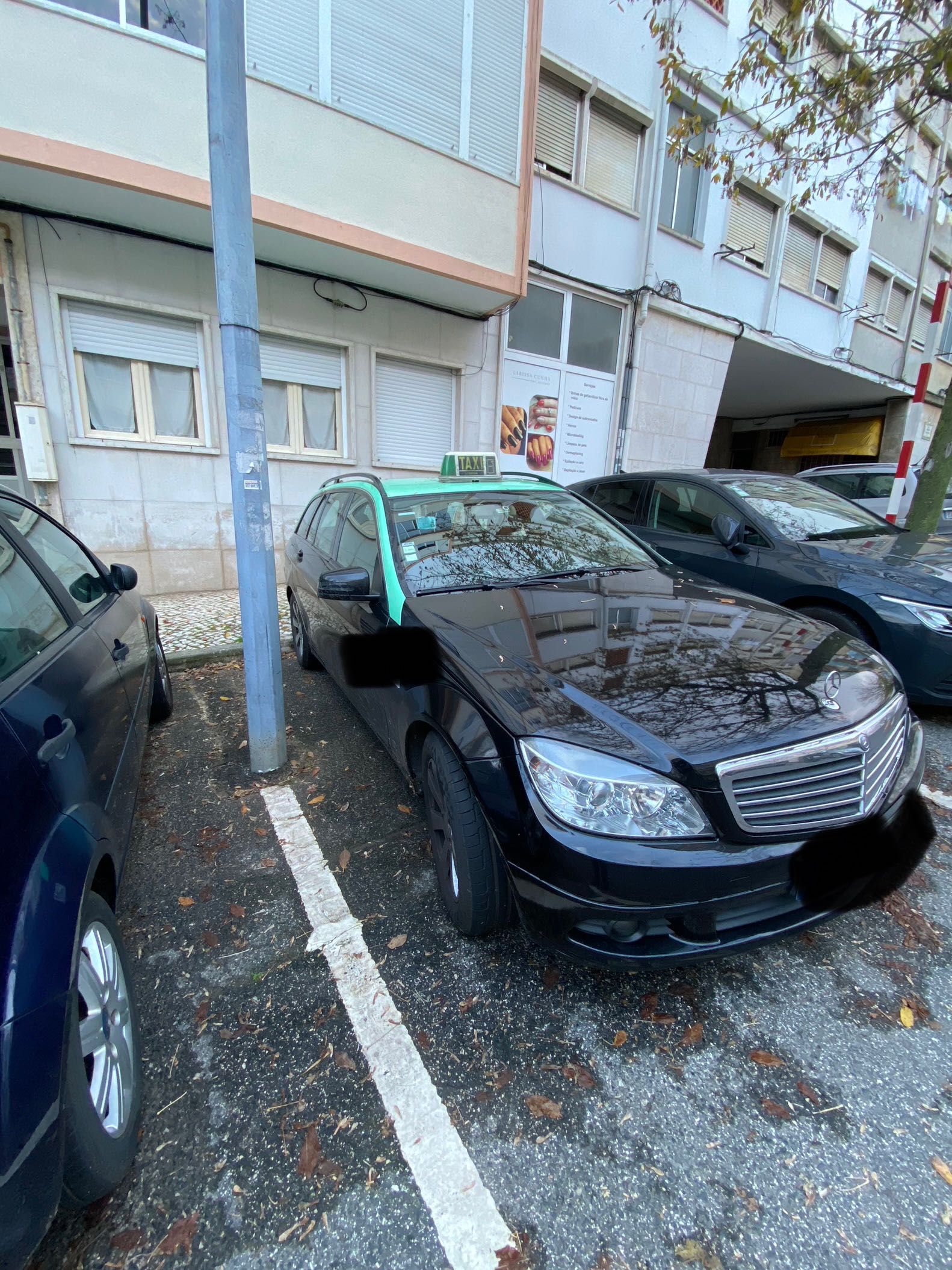 Firma de táxi em Lisboa com carro e sem dívidas