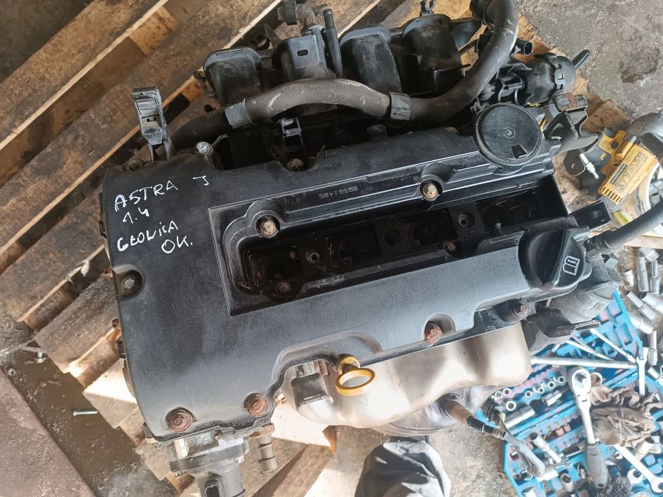 55562229 glowica a12xer b12xer kompletna z wałkami  opel astra iv  j 2011r 1.4 b