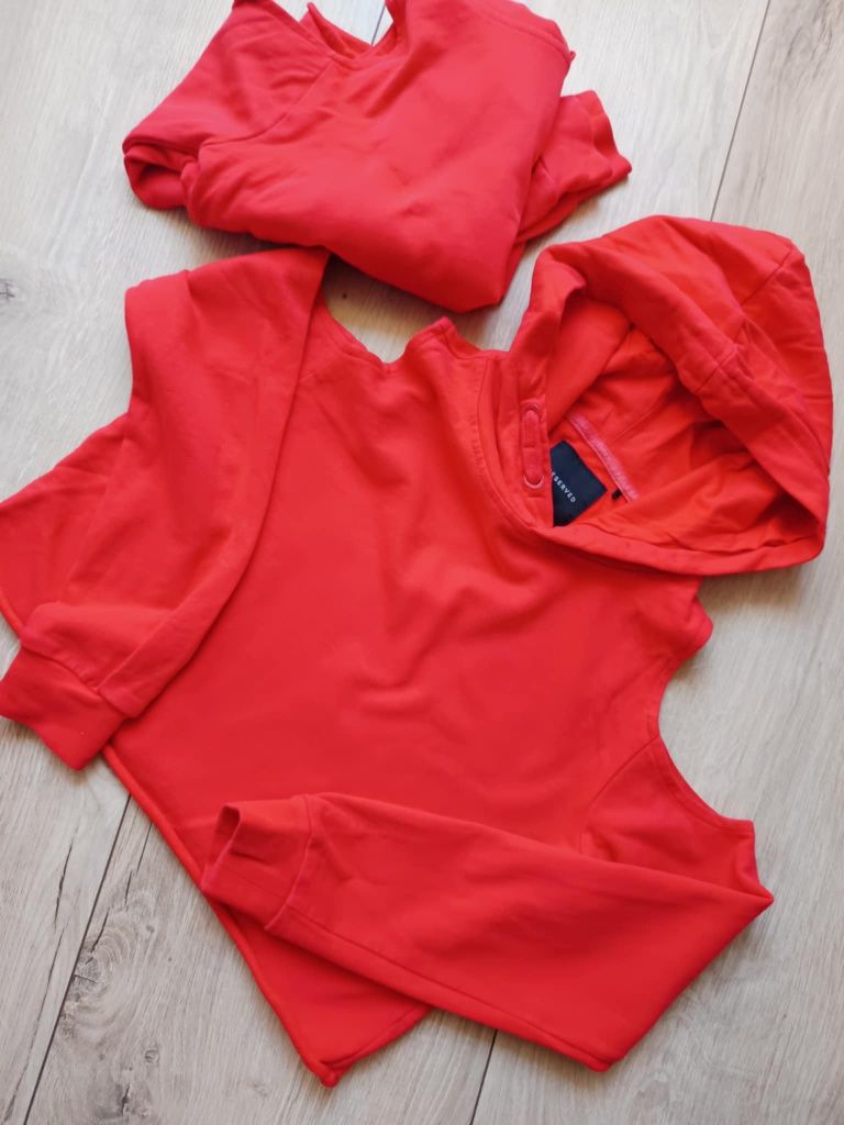 Dwie bluzy z kapturem, wycięte ramiona,Reserved,r. 152