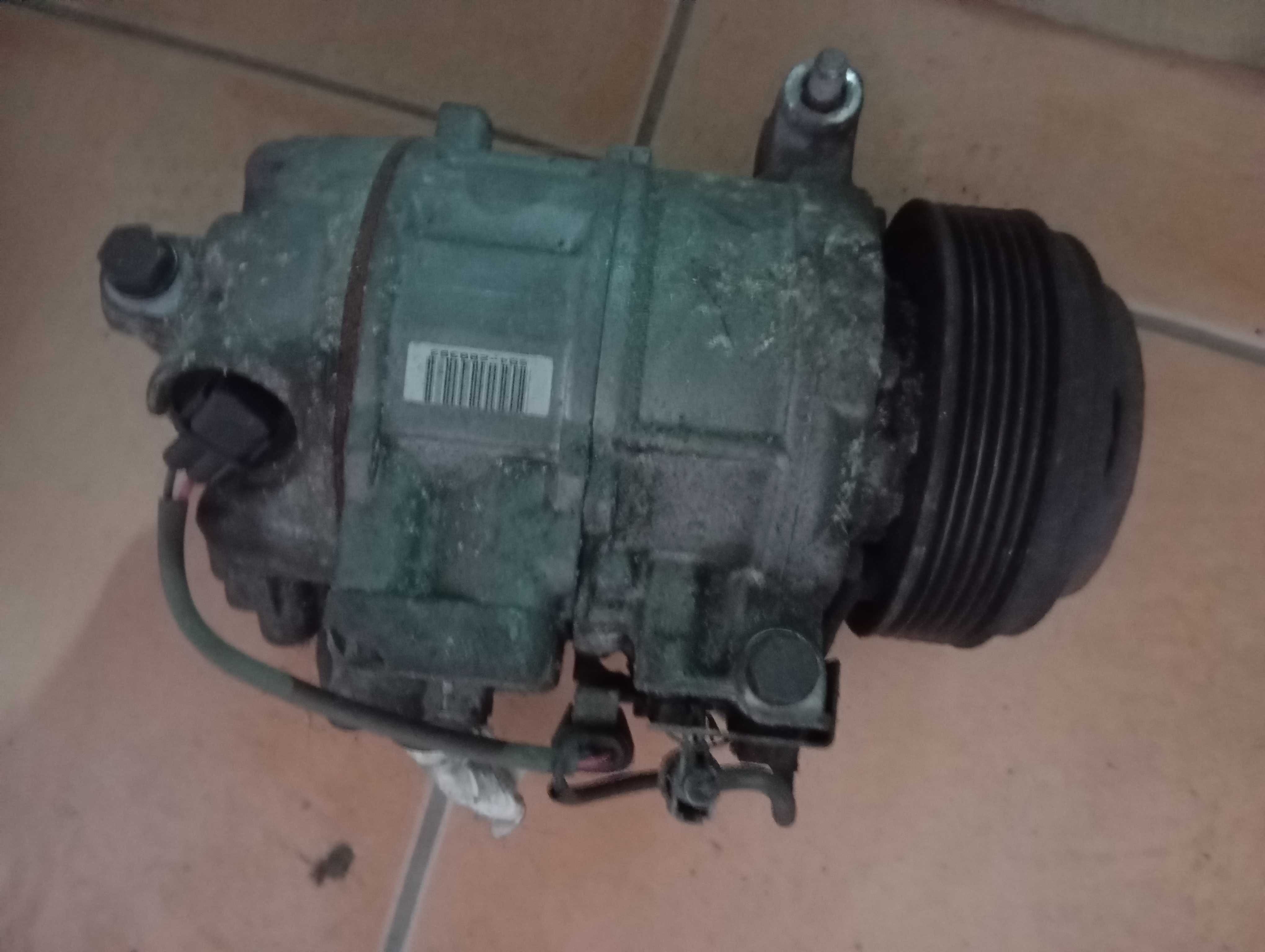 Motor e diversas peças BMW 177cv 520D