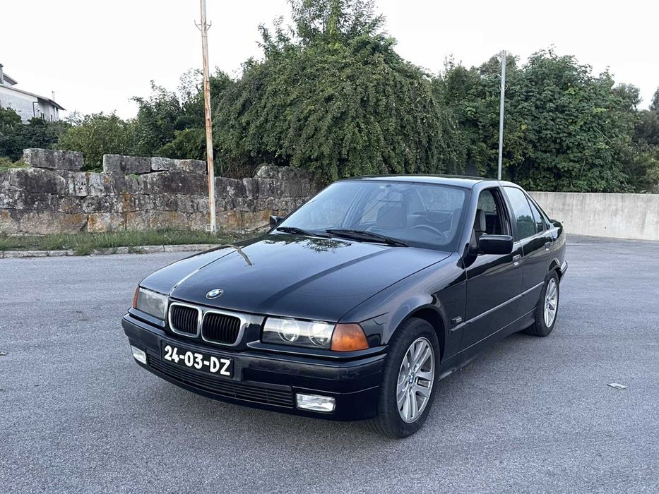 BMW e36 318is sedan