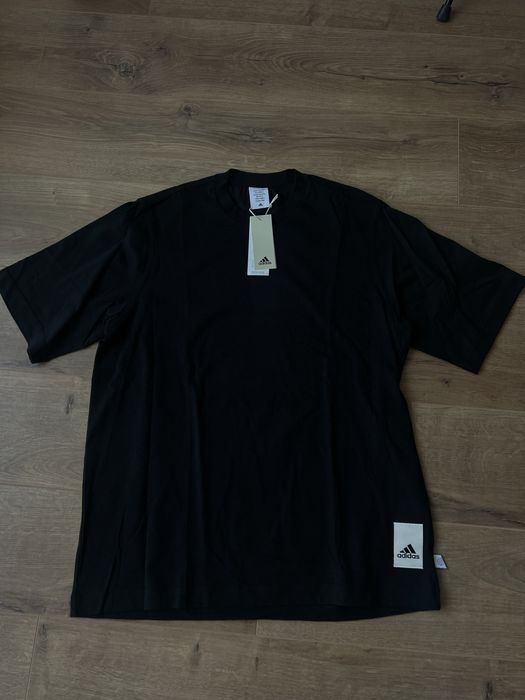 Футболка ADIDAS чорна базова  / розмір M