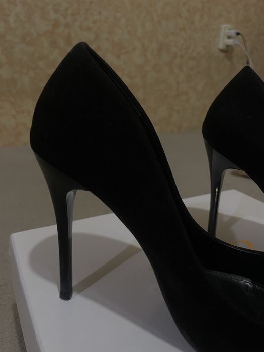Жіночі чорні туфлі