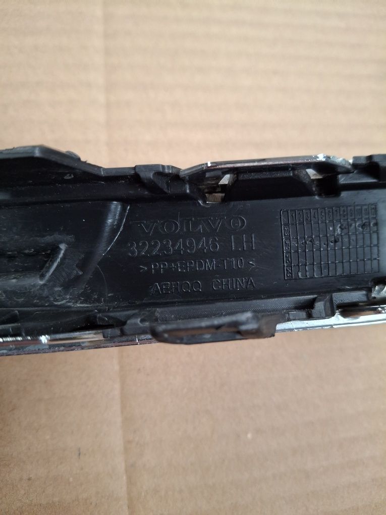 Kratka zderzaka lewa volvo xc60 II lift 21-