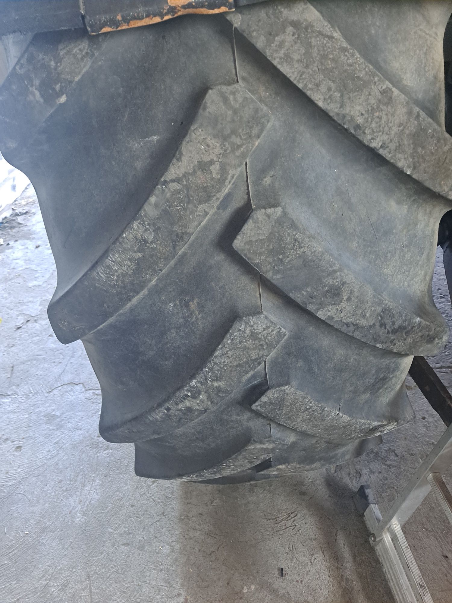 Opony 650/75 42R Mitas 2szt